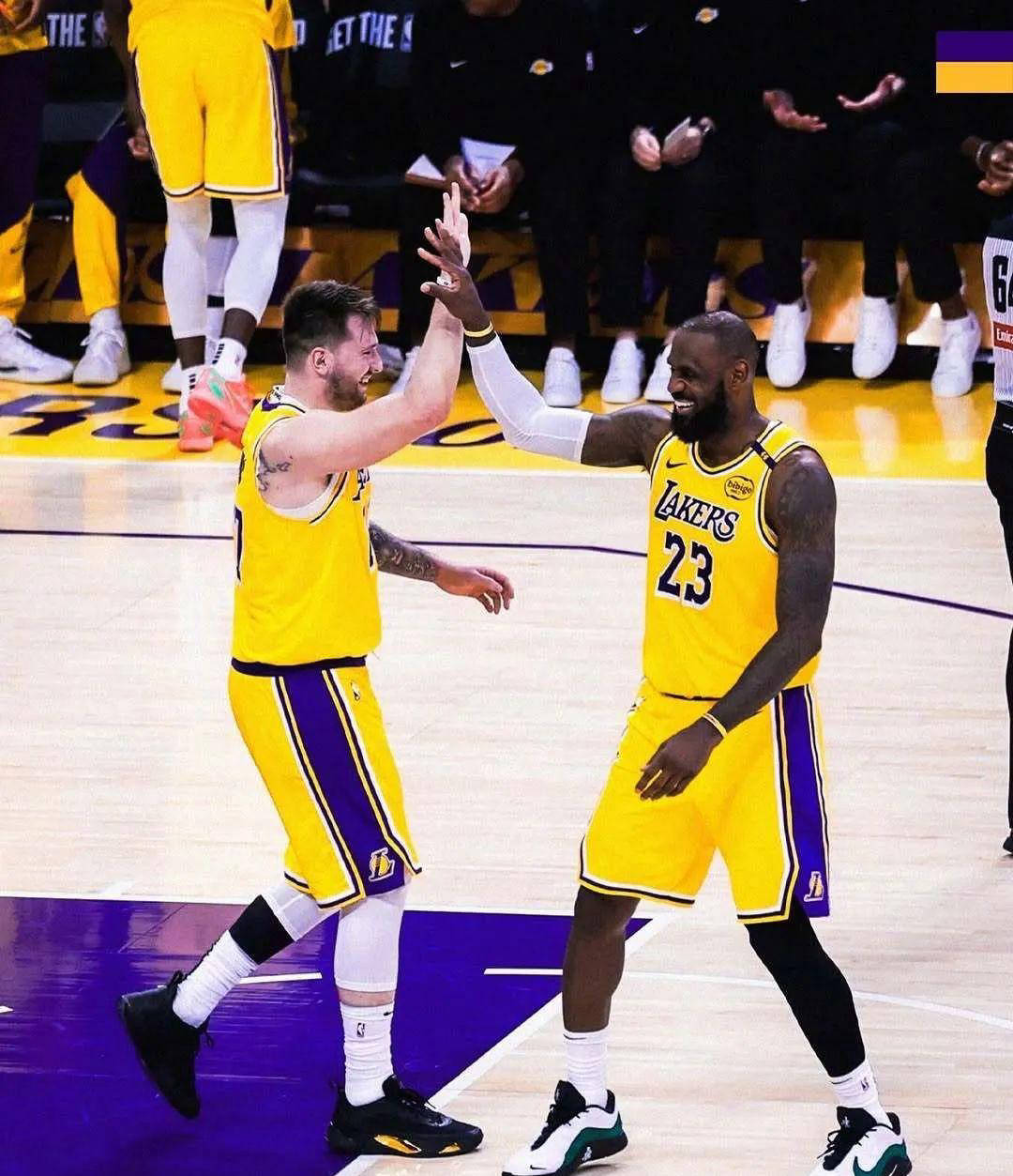 真人棋牌东契奇重返赛场，重返赛场首场状态出色，IG观众沸腾！