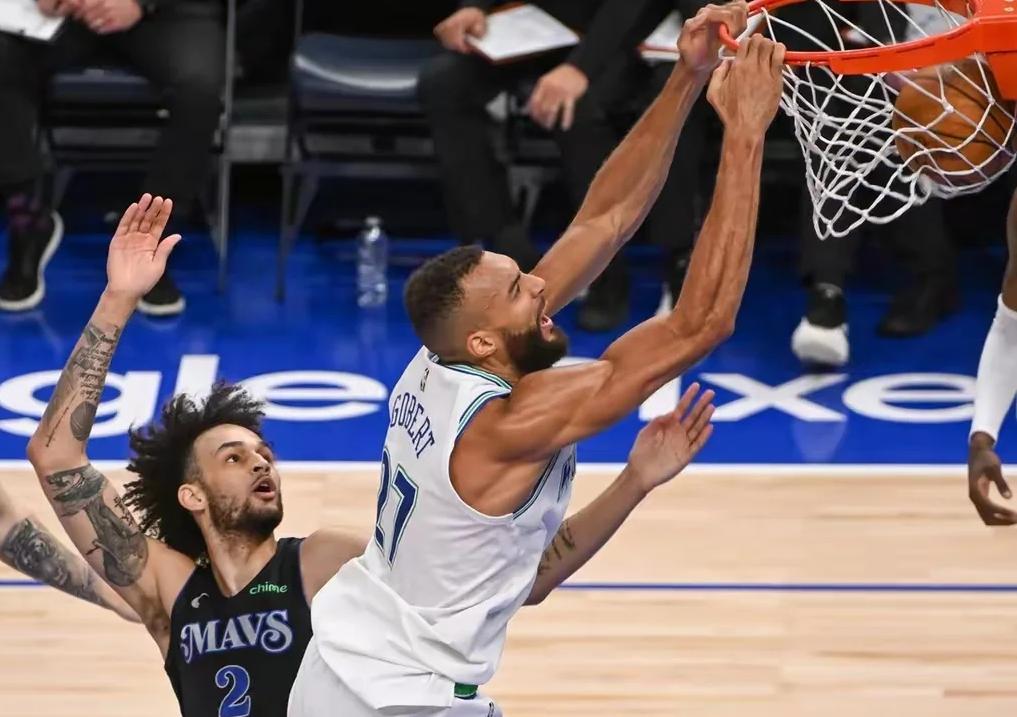 高赔率体育平台关于东契奇连续二十场比赛得分超过最后时刻胜出，独行侠不断突破！上演精彩一战的信息